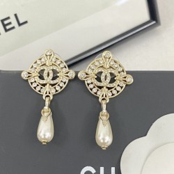 Give me a beautiful impression Earrings 2023SS CHANEL Chanel